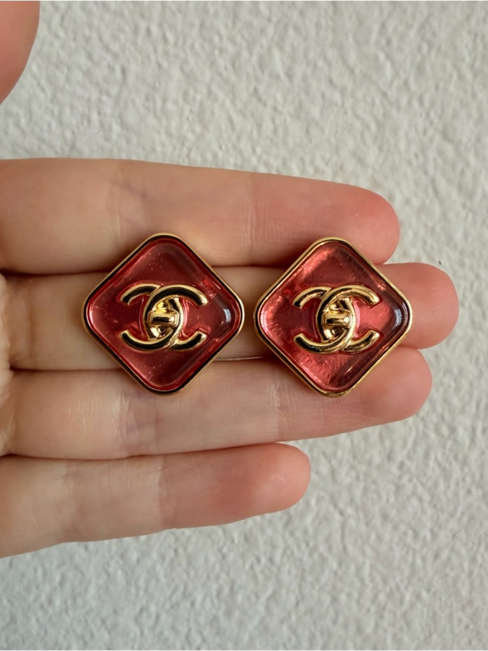 💖Vintage Chanel Pink Resin CC Gold Tone Earrings✨